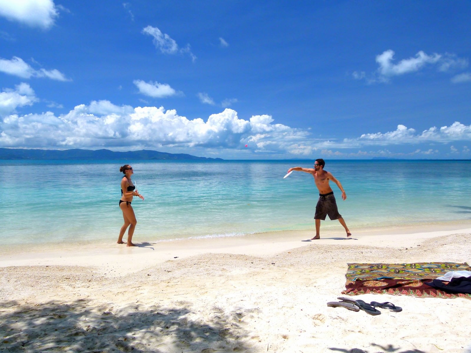 28 Fun Beach Games for Adults & Kids - IcebreakerIdeas