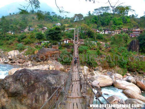 trekking annapurna circuit nepal, budget backpacking 