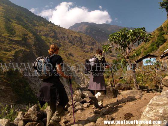 trekking the annapurna circuit, budget backpacking 