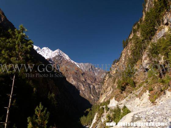 trekking the annapurna circuit, budget backpacking 