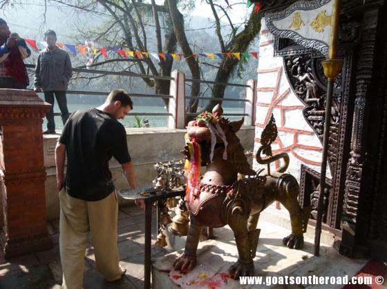 budget backpackers, travel pokhara nepal 