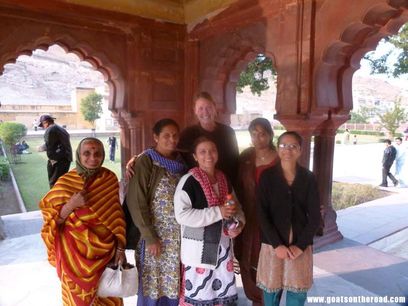 couples backpacking india 