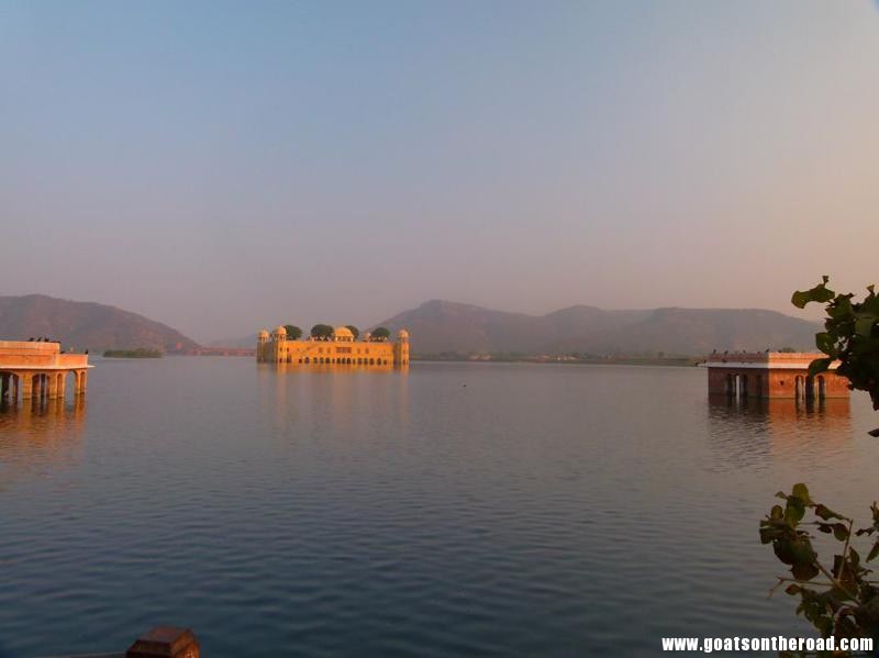 couples backpacking india 