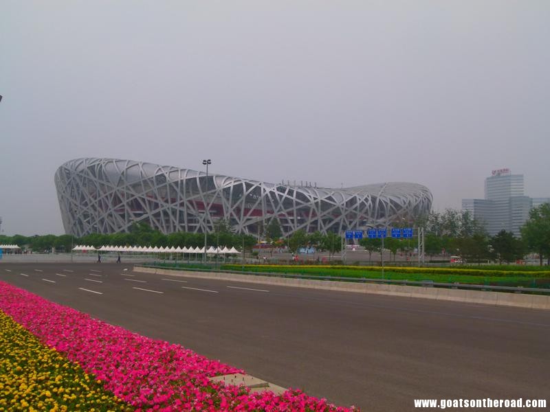 Budget backpacking couple in Beijing