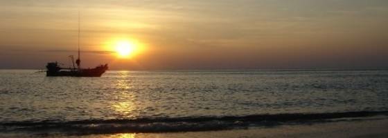 A Stunning Sunset On Koh Chang while backpacking thailand