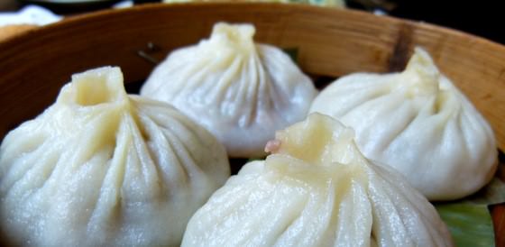 eating dumplings while backpacking China