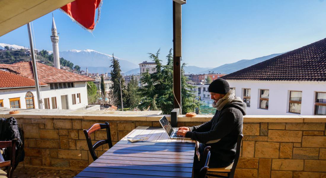 how to make money online through travel blogging