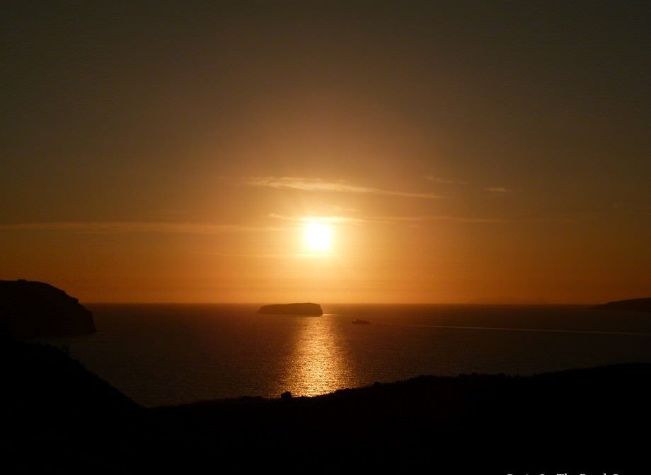 travel to santorini sunset view