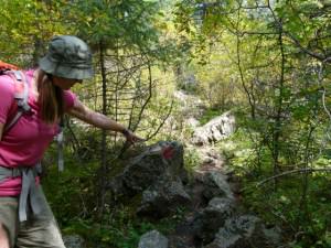 Look out for Red Painted Rocks when trekking ala-kol and altyn arashan without a guide
