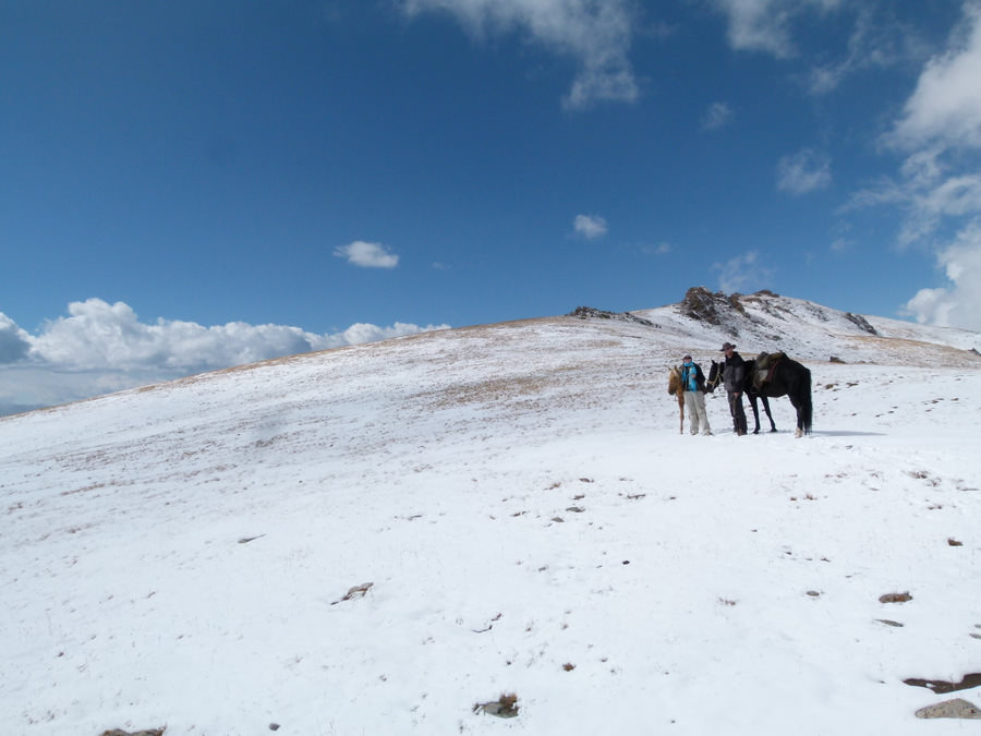 horse trekking kyrgyzstan