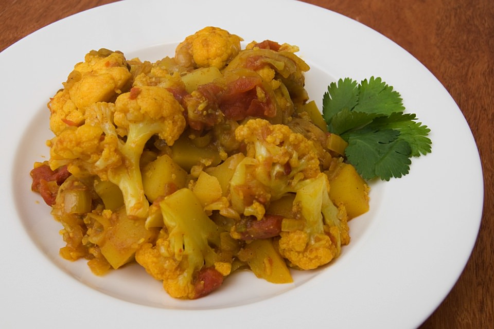 best vegan food in india try Aloo gobi made from cauliflower