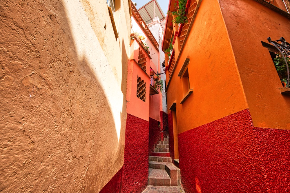 alley of kiss guanajuato mexico