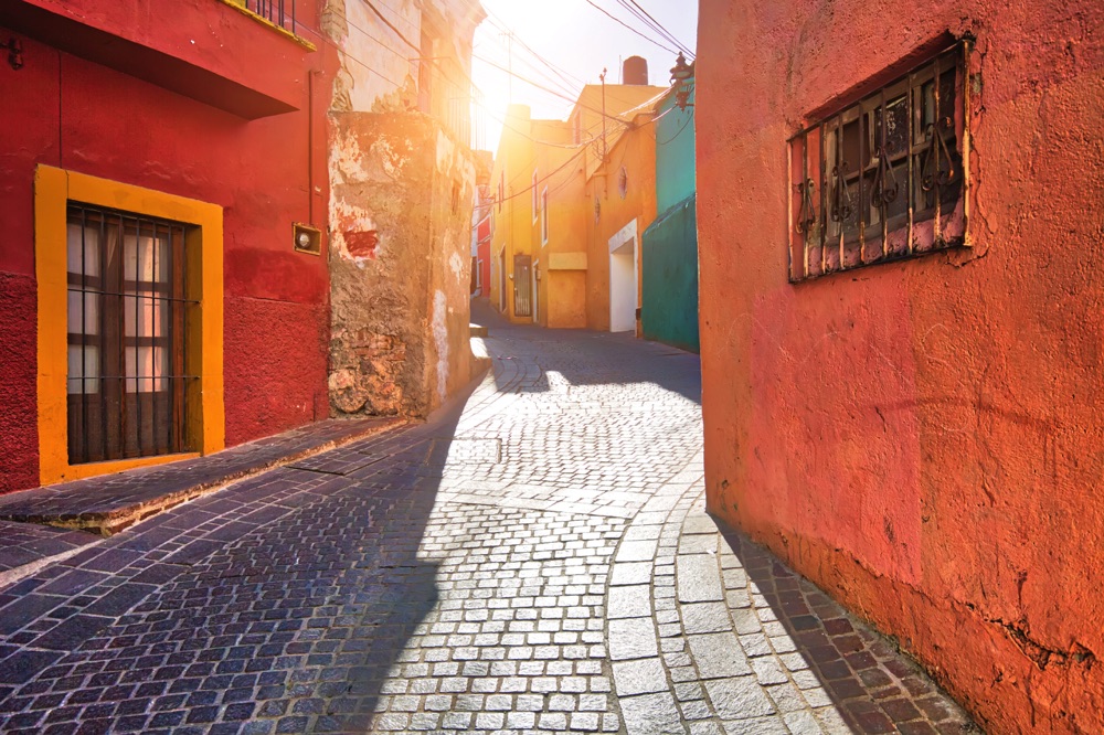 things to do in guanajuato walk the alleyways