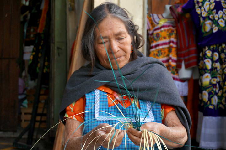 travel to mexico local woman