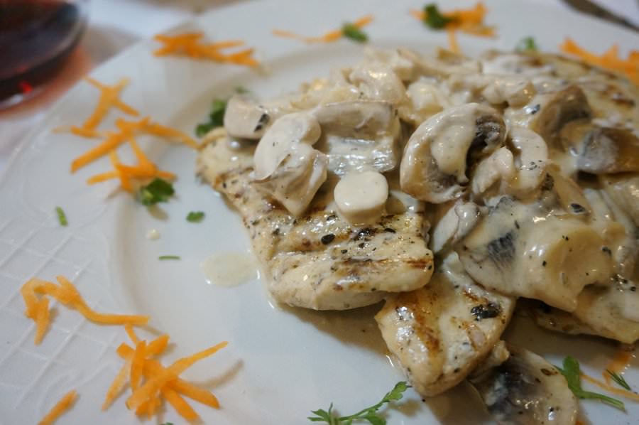 albanian food grilled chicken with mushrooms