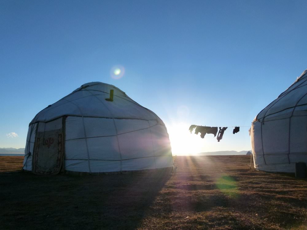 travel to kyrgyzstan yurt 