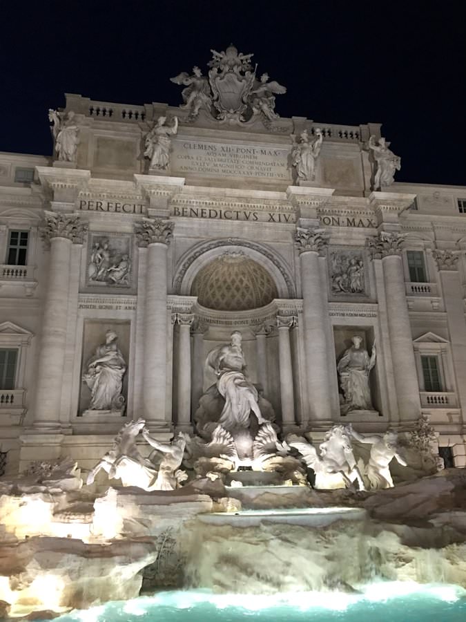 where to stay in rome trevi fountain