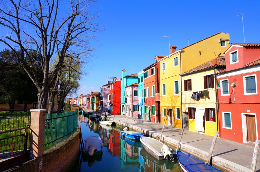 travel to italy colourful city of burano venice