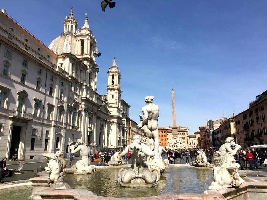 travel to italy navona plaza in rome