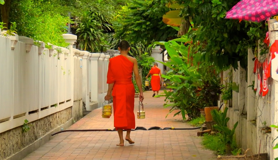 travel to laos monks