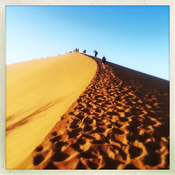 travel to namibia dune hiking