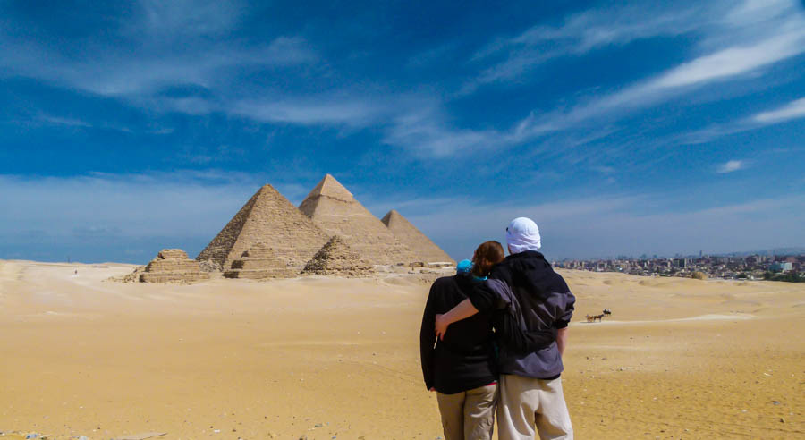 backpacking egypt pyramids 