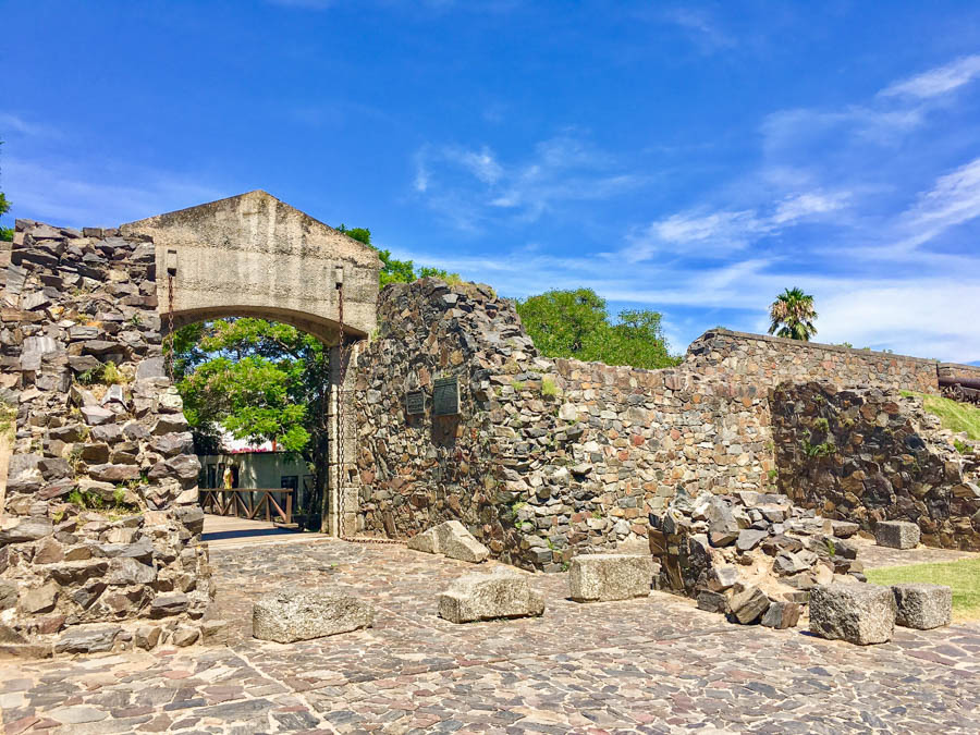 travel to colonia uruguay