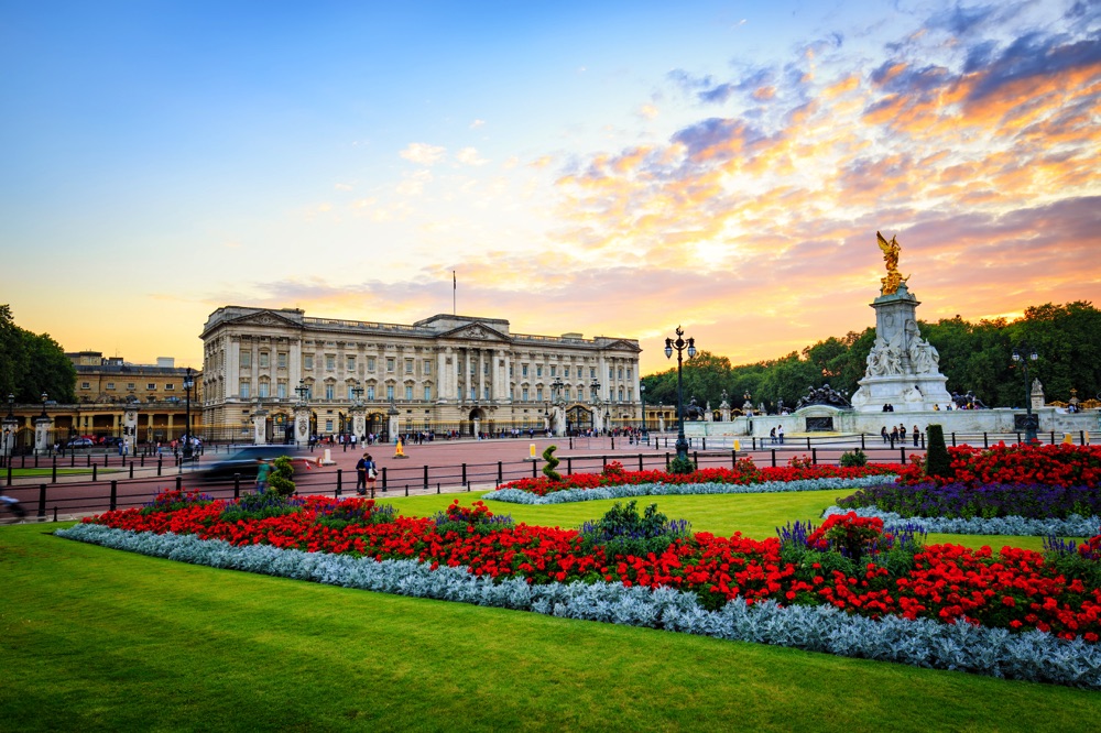 buckingham palace travelling london