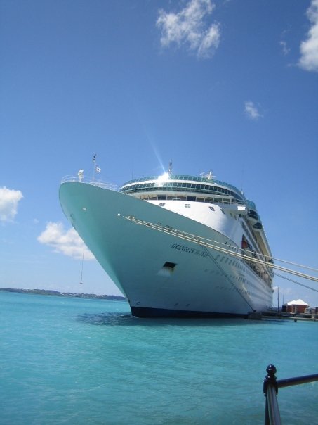 working on a cruise ship around the world make money for travel