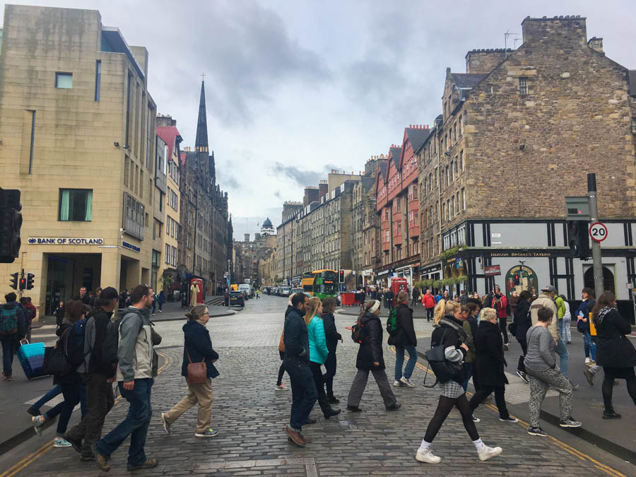 travel to edinburgh free walking tour