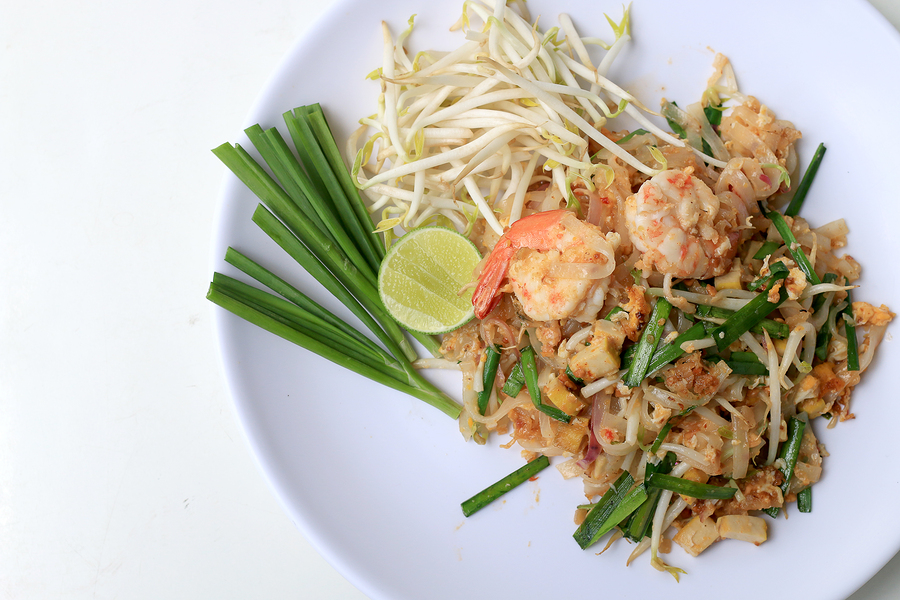 must try food in thailand pad thai