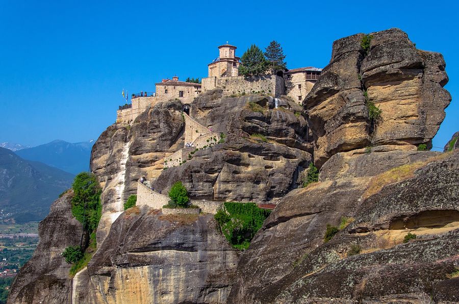 Places to visit in Greece-meteora