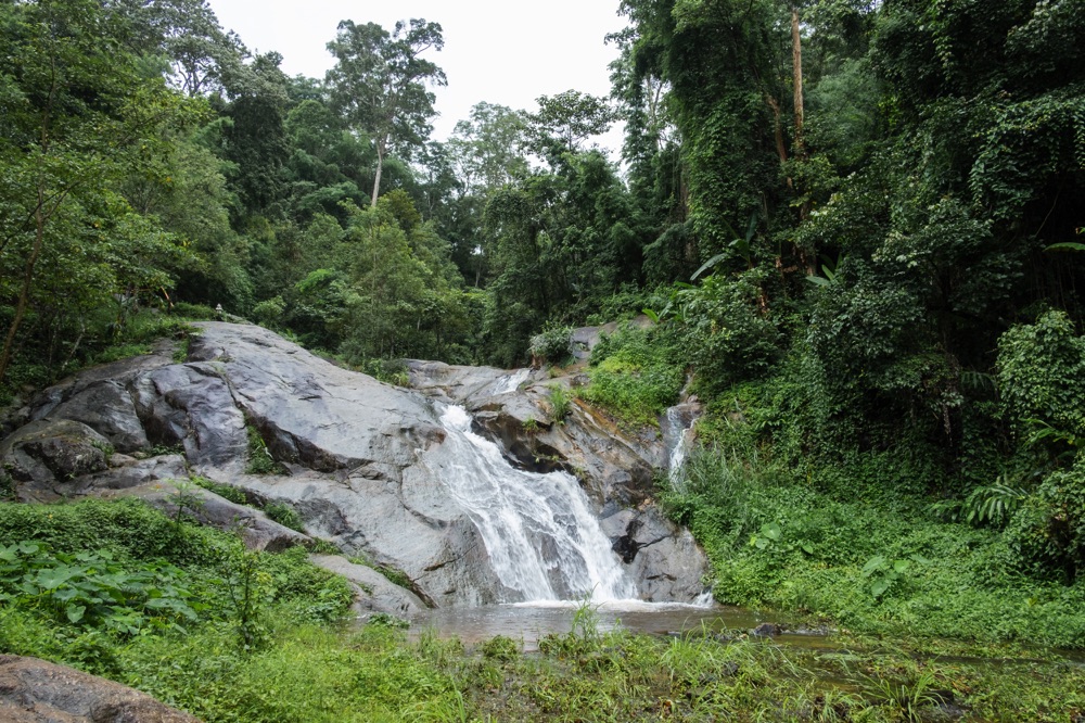 Mor Paeng waterfall places to visit in pai