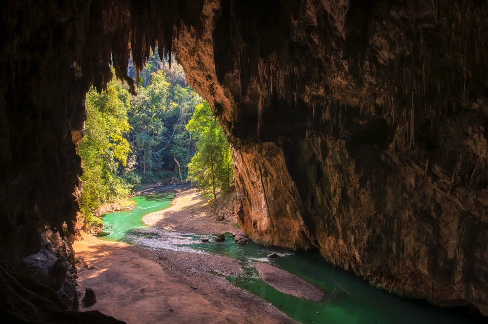 tham lod cave in pai thailand