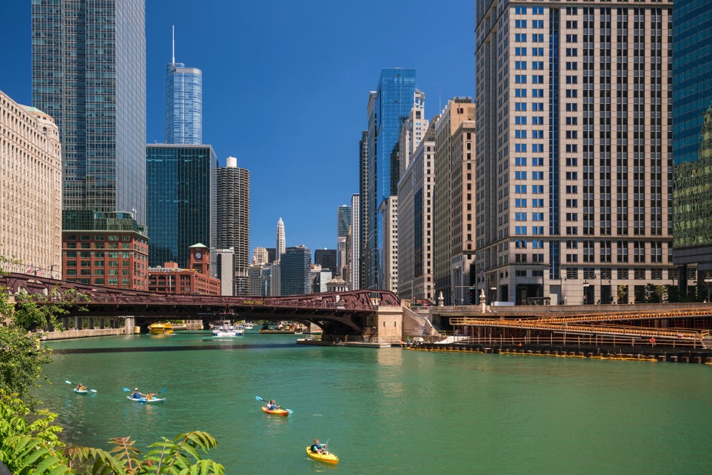 kayaking chicago river things to do in the summer