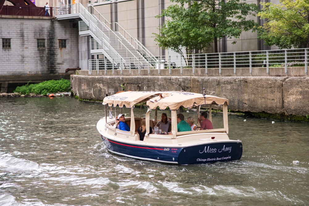 rent a boat independently and go on the chicago river