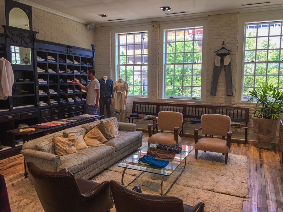 boutique shopping is one of the best things to do in chicago