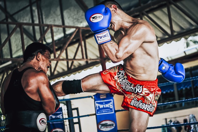 muay thai fighting in phuket