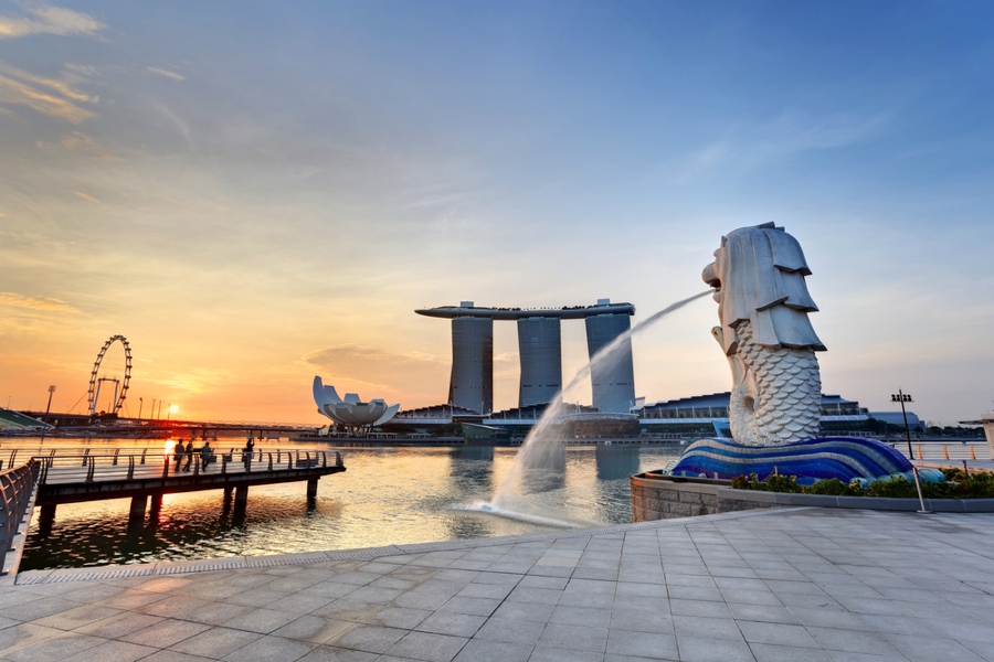 wondering what to do in singapore? snap a photo with the Merlion statue