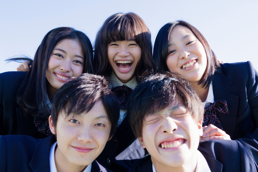 students laughing take a tefl course