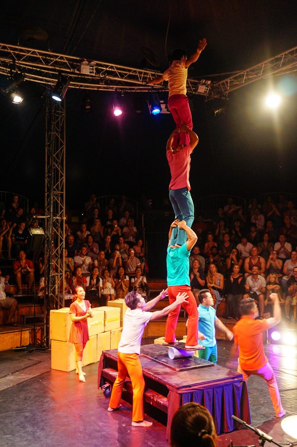 acrobats in siem reap