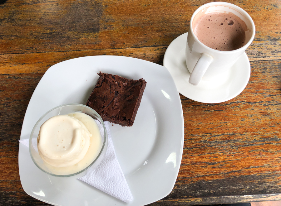 chocolate brownie from el quetzal in mindo