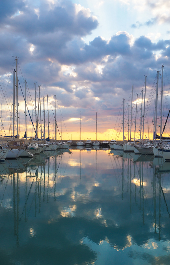 marina in sicily for people living on a sailboat