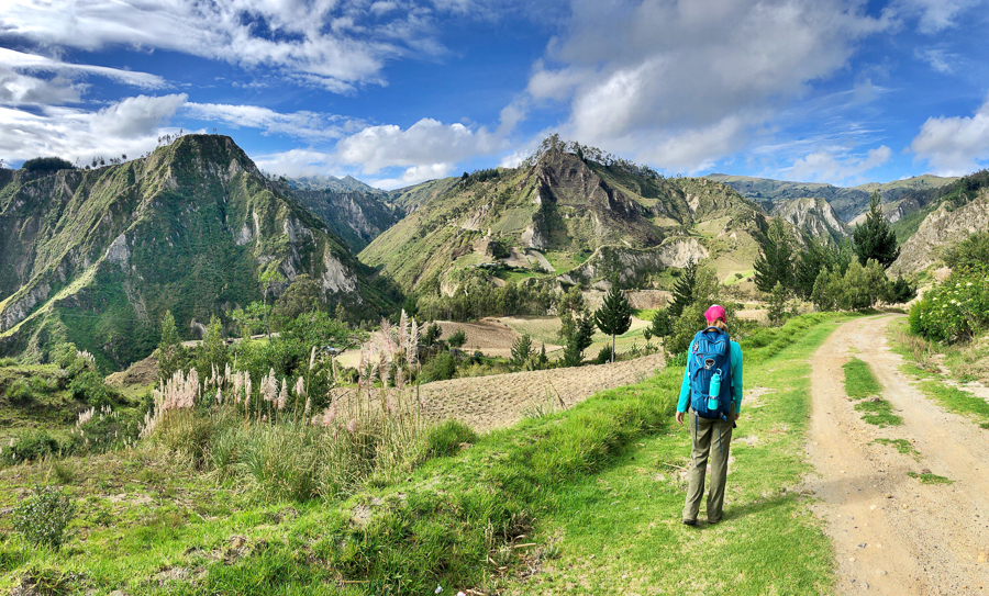 hiking on the quilotoa loop ecuador