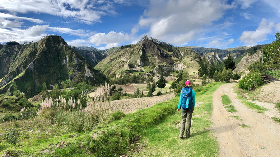 hiking chugchilan to quilotoa