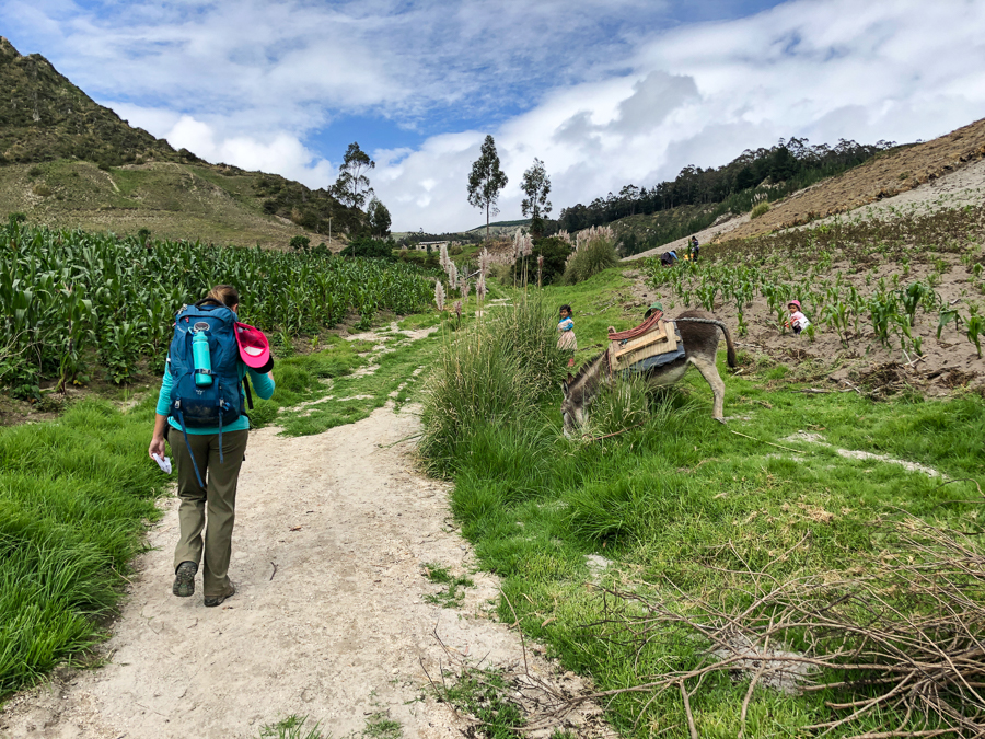 kids asking for money on laguna de quilotoa hike