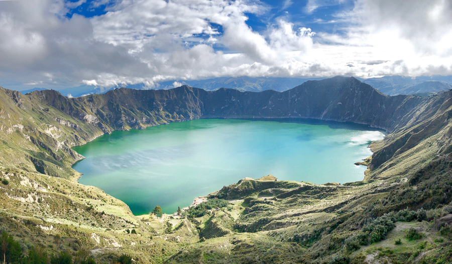 view of the laguna quilotoa on the quilotoa loop hike