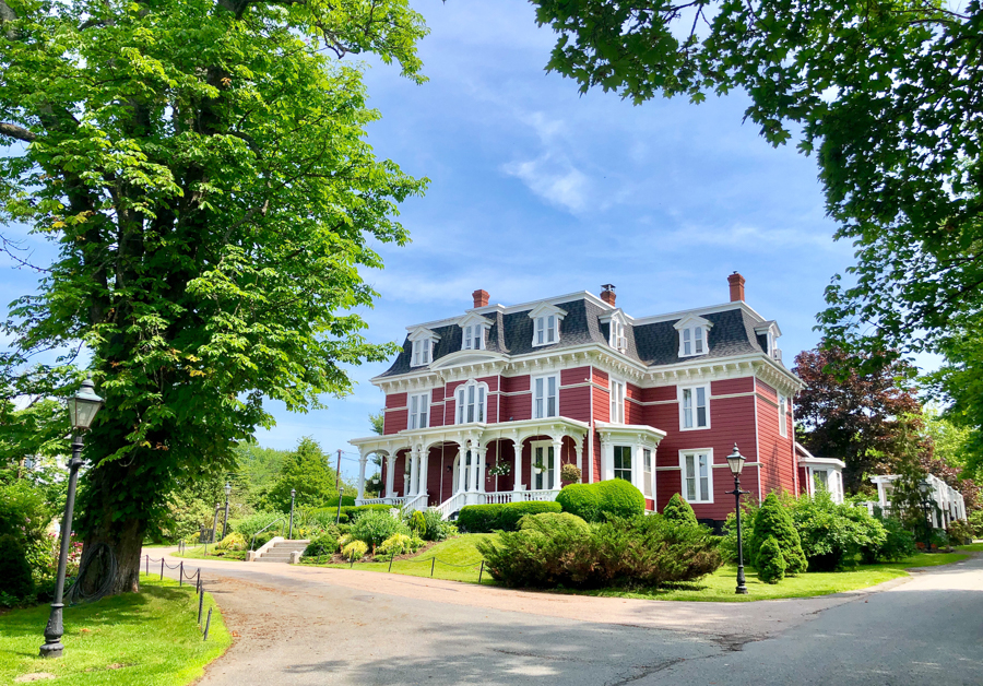 where to stay in wolfville blomidon inn