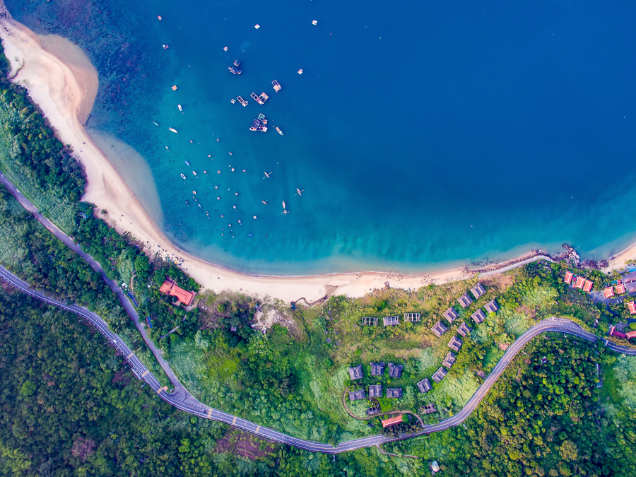 son tra peninsula beaches in danang