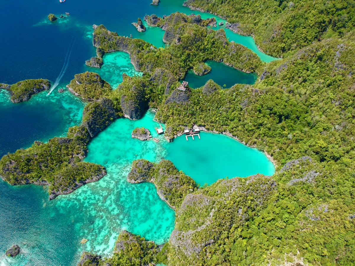 diving in raja ampat piaynemo islands